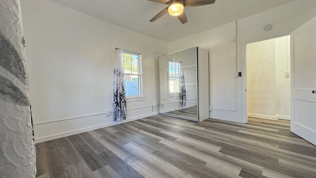 Building Photo - 428 N Oleander Ave