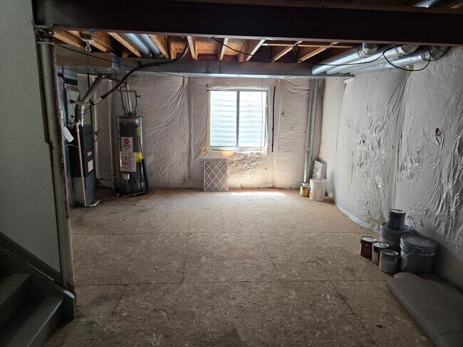 Building Photo - Spacious and Bright 4 Bedroom Home with Garage and Basement Now Available!