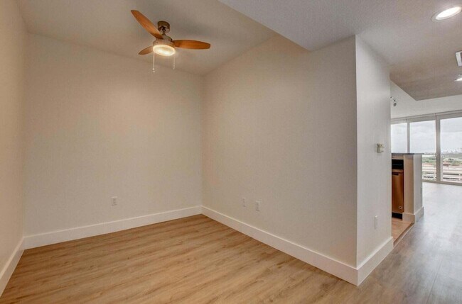 Building Photo - 1551 N Flagler Dr