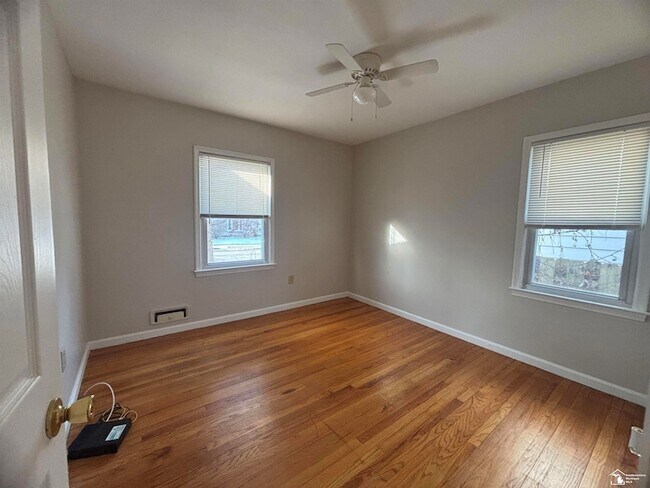 Building Photo - 1273 Lindbergh St