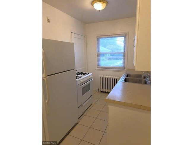 Building Photo - 656 Cleveland Ave S