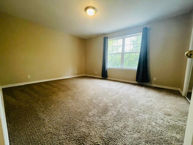 Building Photo - Gorgeous 3 Bedroom, 2 Bathroom Split Level Home in Waynesville