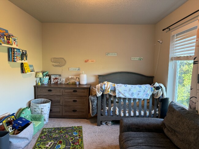 Building Photo - 162 SW Howard Pl N