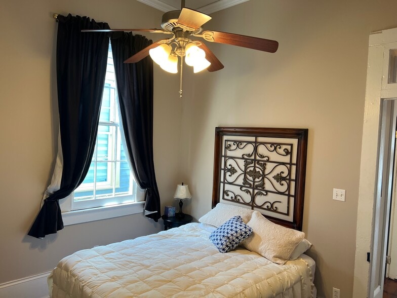 Building Photo - 2904 Annunciation St