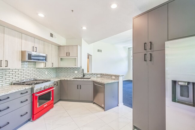 Building Photo - 2 Bed / 2 Bath Townhome at Biltmore, Palm ...