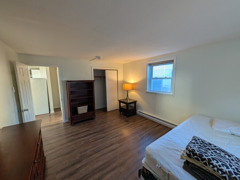 Building Photo - 13 W Market St