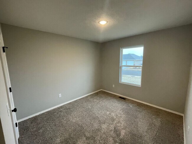 Building Photo - New Build ! Everything new for a great price!