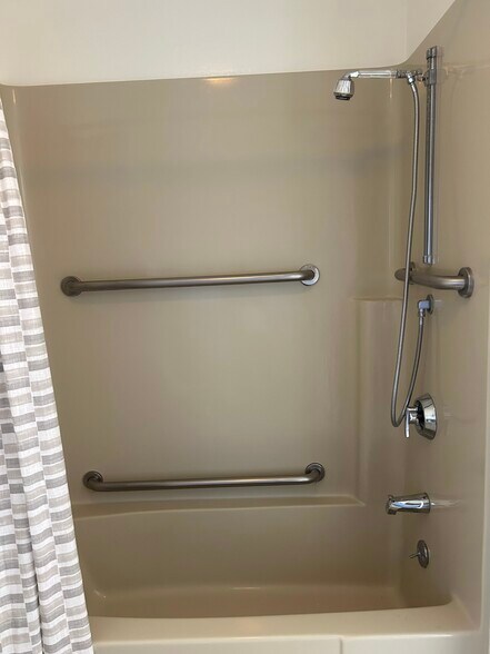 Building Photo - 6104 Bernhard Ave