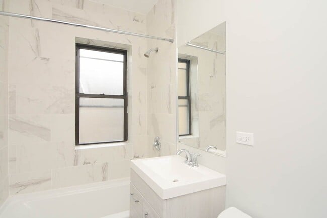 Building Photo - 725 St Johns Ave