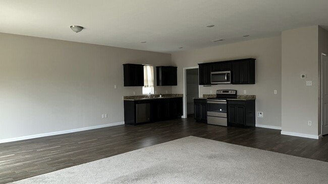 Building Photo - 421 Waterline Dr