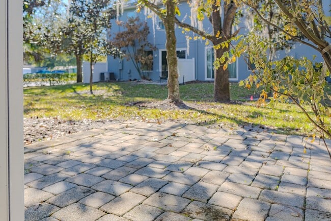 Building Photo - Modern 3-Bed Townhome with Garage & Patio in Casselberry – In-Unit Laundry, Central AC!