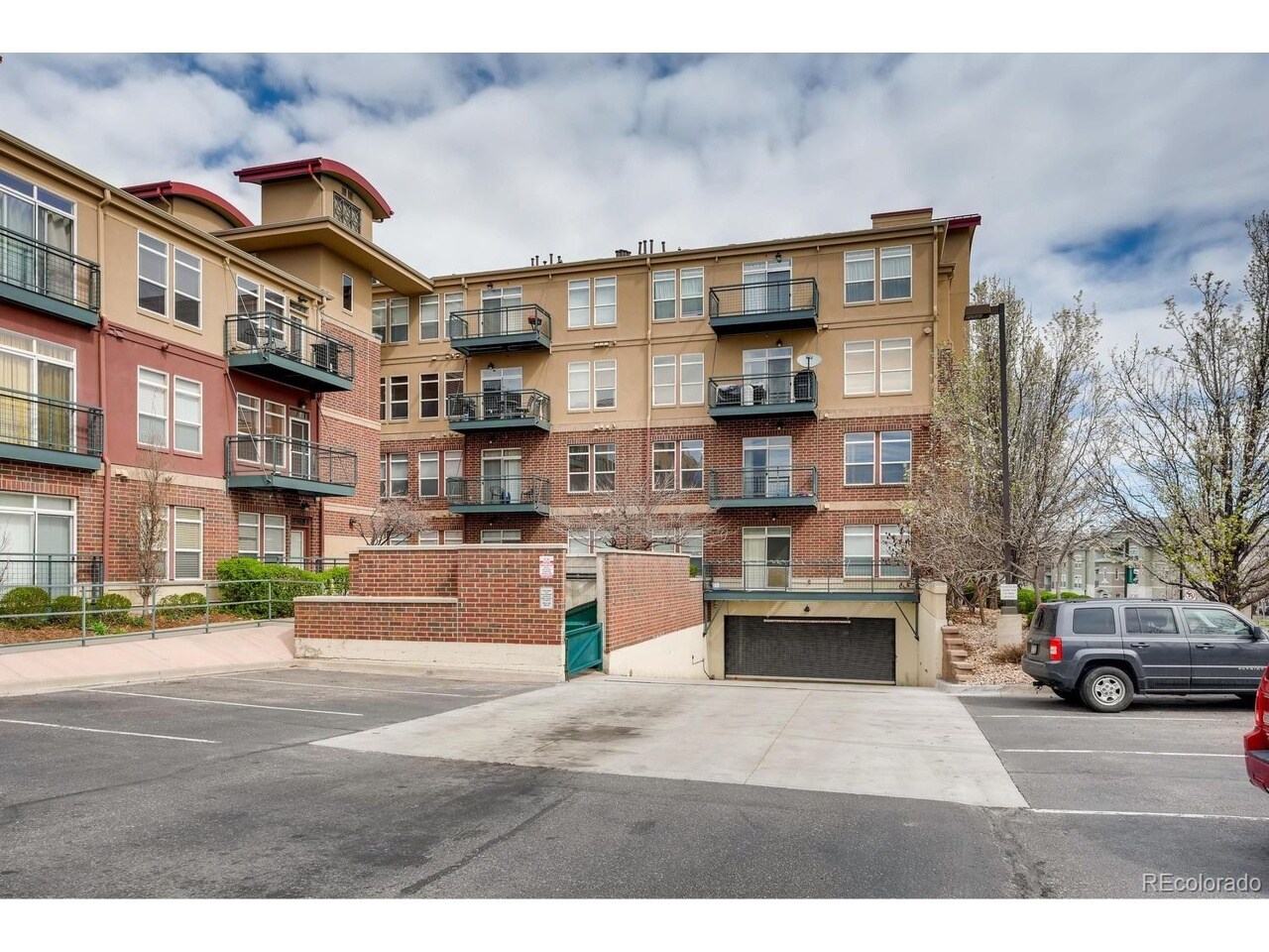 Building Photo - 10176 Park Meadows Dr