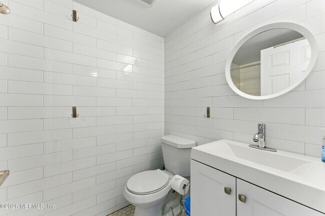 Building Photo - 658 Summer Pl