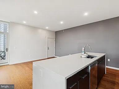 Building Photo - 820 E Thompson St