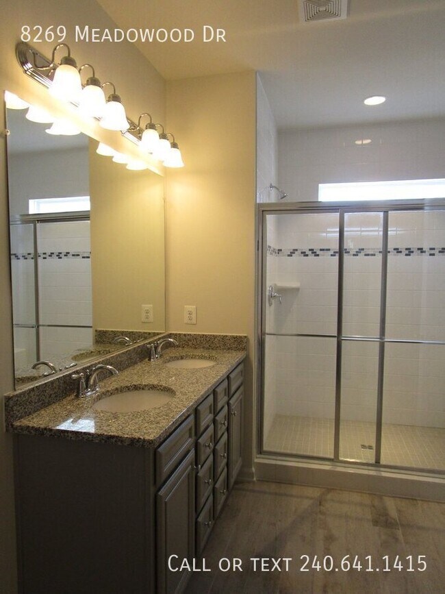 Building Photo - 8269 Meadowood Dr