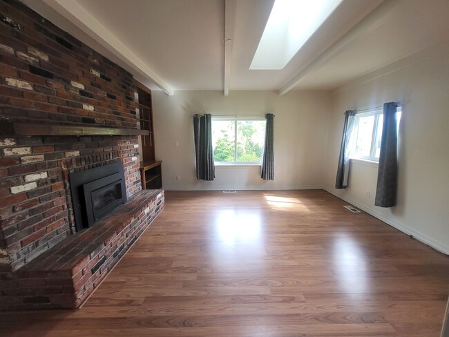 Building Photo - 2 bedroom 2 bath for rent in the NW Area o...