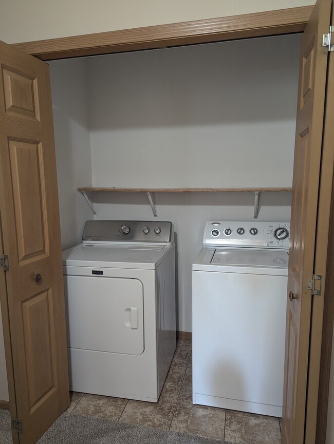 Building Photo - 408 Cedar Pl