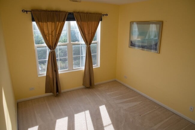 Building Photo - 24130 Walnut Cir