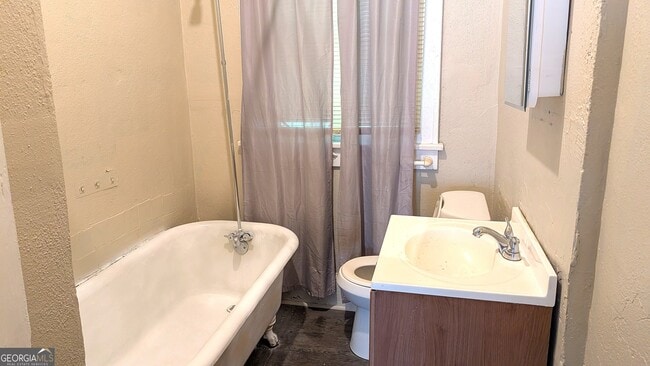 Building Photo - 672 Bowden St