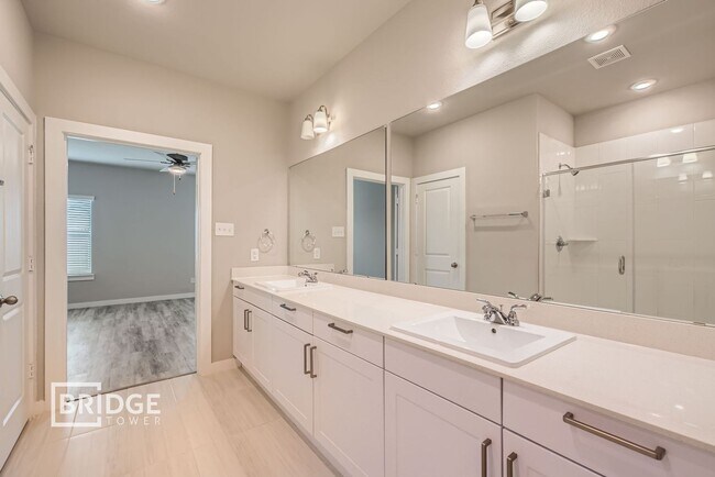 Building Photo - A1- Albany