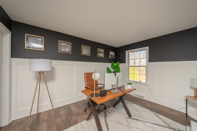 Building Photo - 127 Moorland Ct