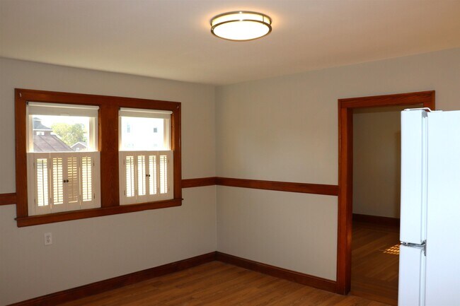 Building Photo - 32 Gilman St