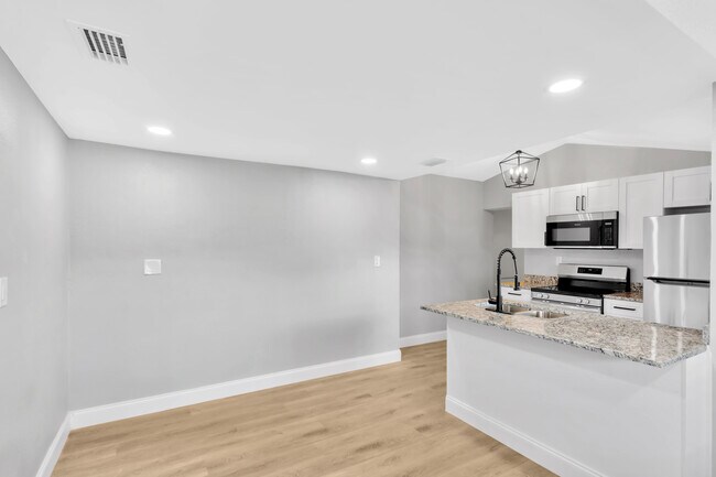 Building Photo - 1515 Sadlon Ave