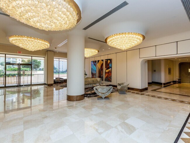 Building Photo - 1800 NE 114th St