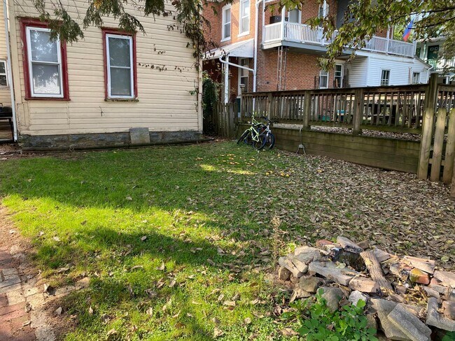 Building Photo - 351 W North St