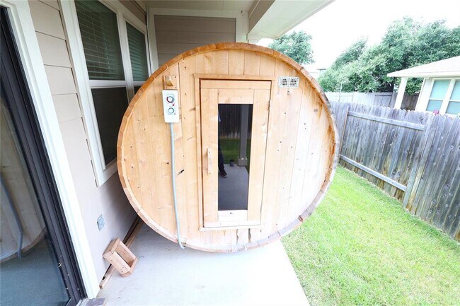 Building Photo - 821 Olive Creek Dr