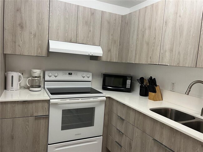 Building Photo - 8805 Grand Palms Cir