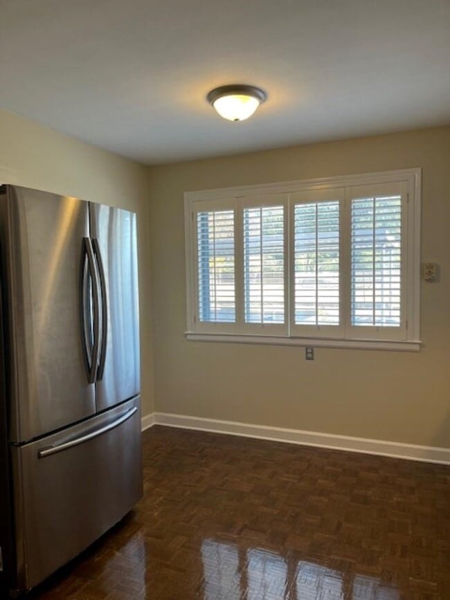 Building Photo - 4400 Poplar Ave