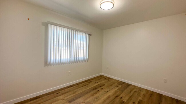 Building Photo - 126 E 3rd St