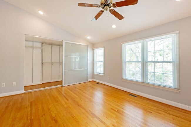 Building Photo - Great 3br 2.5 Bath Townhome in Rockville MD