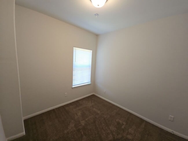 Building Photo - 9509 Madera Rd