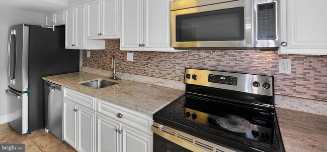Building Photo - 483 Arwell Ct
