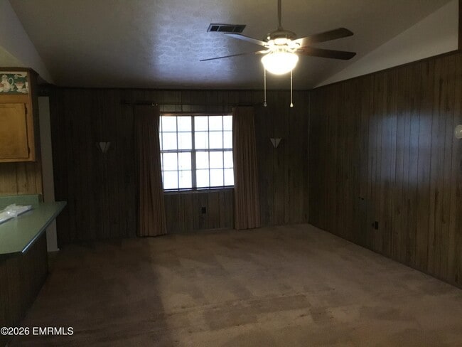 Building Photo - 520 39th Ct E