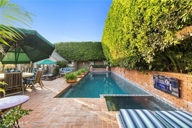 Building Photo - 486 Holly St