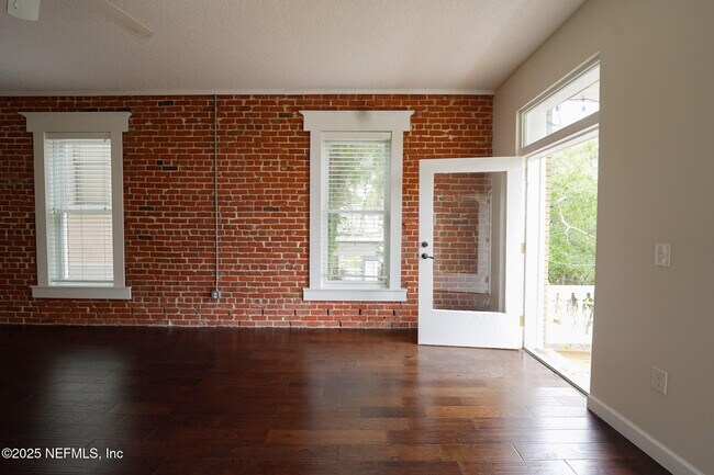 Building Photo - 115 W 2nd St