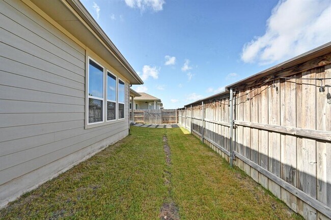 Building Photo - 870 Texas Sage Loop