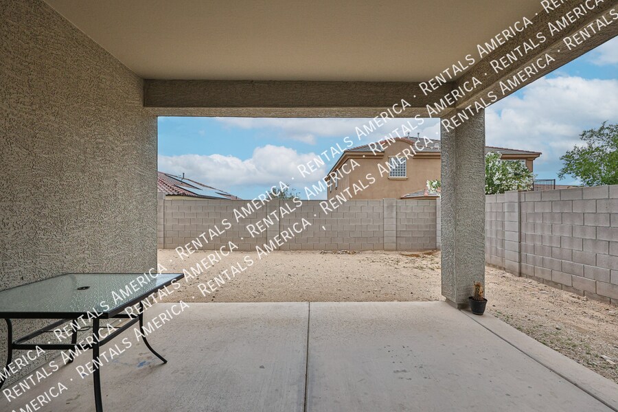 Building Photo - 30041 W Earll Dr