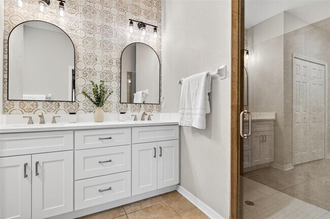 Building Photo - 8060 Roma Dune Dr