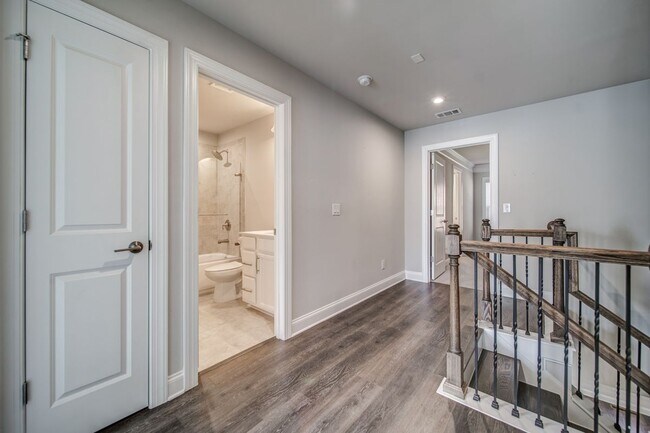 Building Photo - 1363 Harris Way S