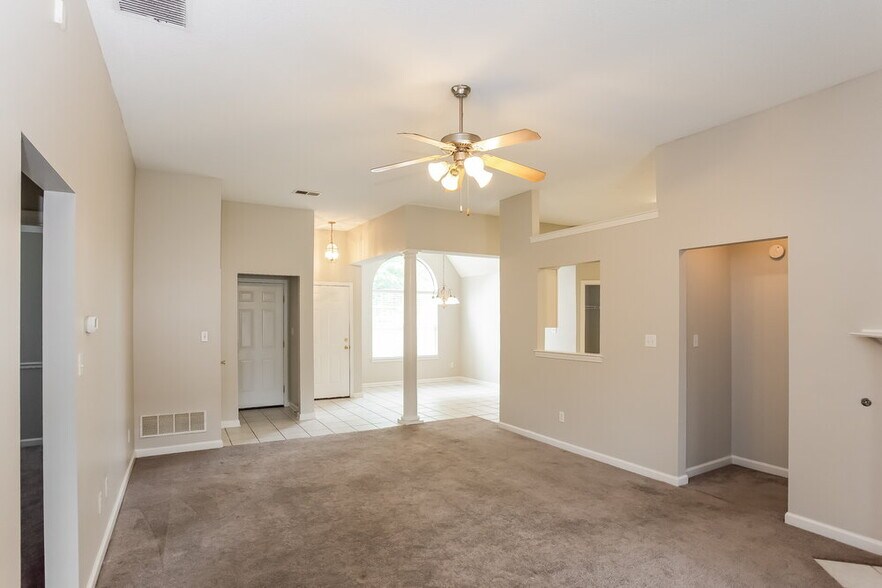 Building Photo - 8363 Cross Point Dr