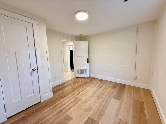Building Photo - Newly Renovated 3 Bdrm Close to Campus! Avail Aug 2026 $2,250 or $1,500 for Now thru July 2026!