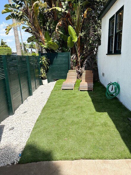 Front garden - 904 Victoria Ave