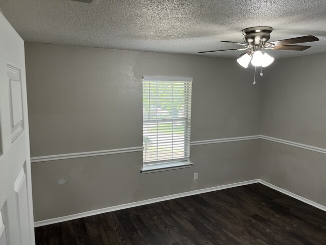 Building Photo - 8836 Hidden Hill Dr