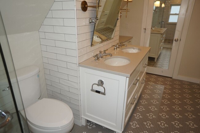 Building Photo - NE Portland - Irvington 3-bedroom Beauty!
