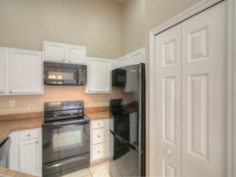 Building Photo - 3813 Kyle Dr