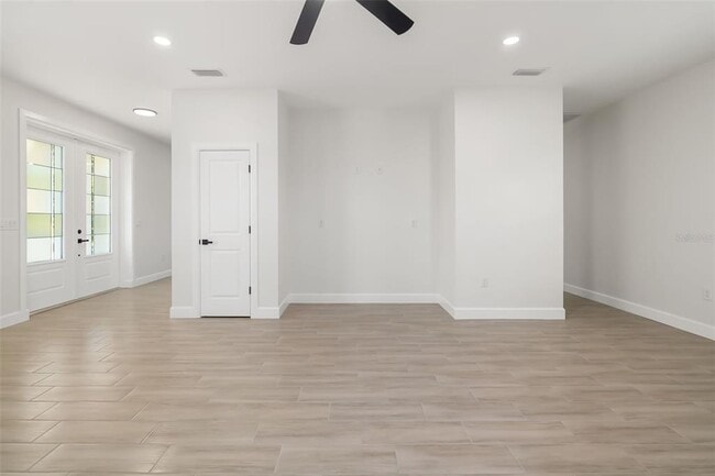 Building Photo - 118 Ruby Ave N